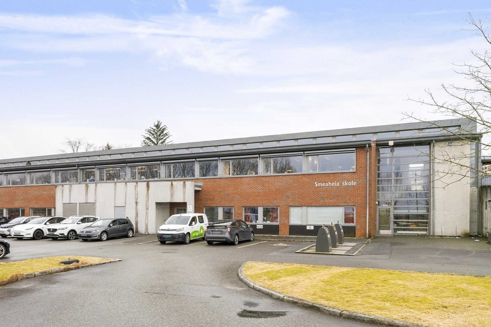 Fra eiendommen er det gangavstand til både Smeaheia barneskole og Giske ungdomsskole Galleribilde