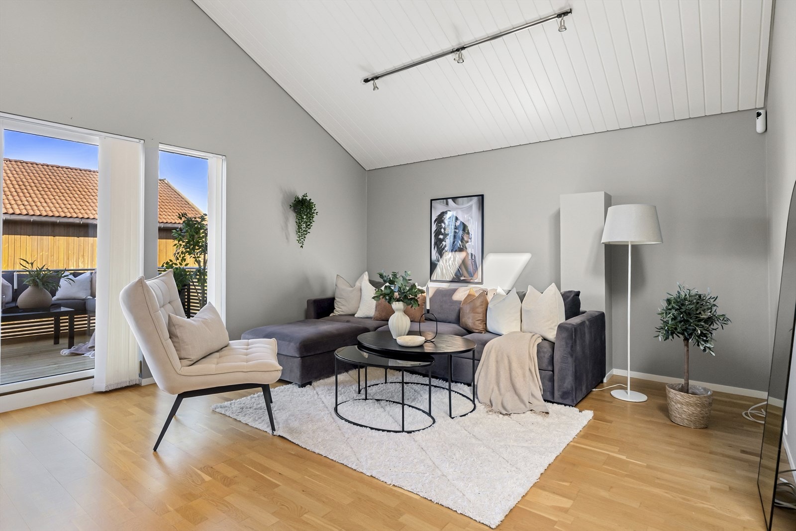 Loftstuen er den perfekte tv-stuen for ungdommen i hus Galleribilde