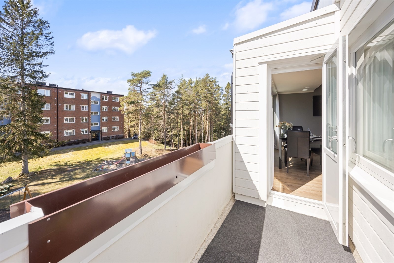 Her kan kjøper nyte svært gode solforhold fra morgen til kveld, samt sol fra tidlig vår til sen høst. Galleribilde