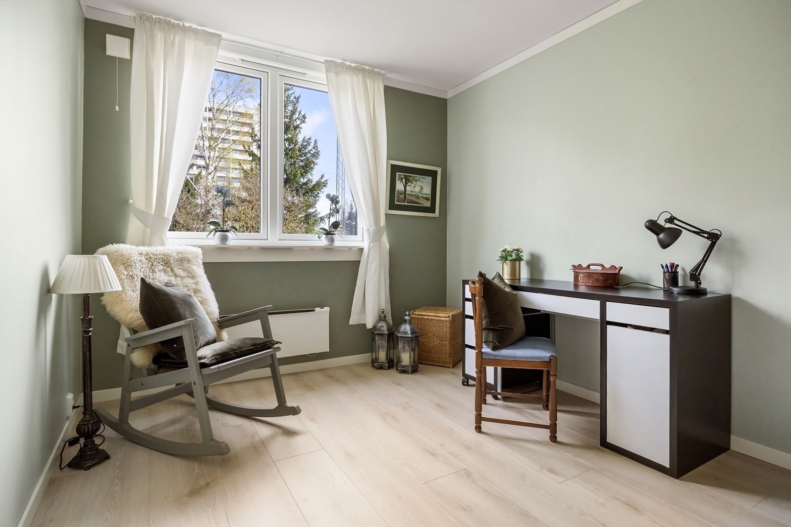 Soverom II- Her har du rikelig med plass til seng, garderobe og øvrig ønsket møblement. Galleribilde