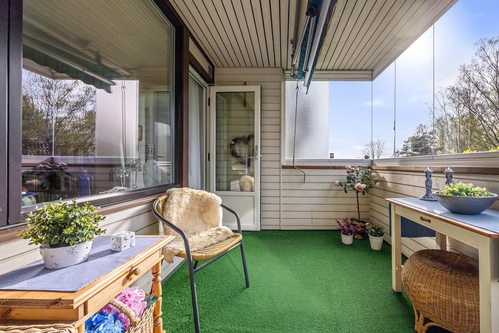 Balkongen er på 8 m² med fantastiske solforhold midtsommers. Galleribilde