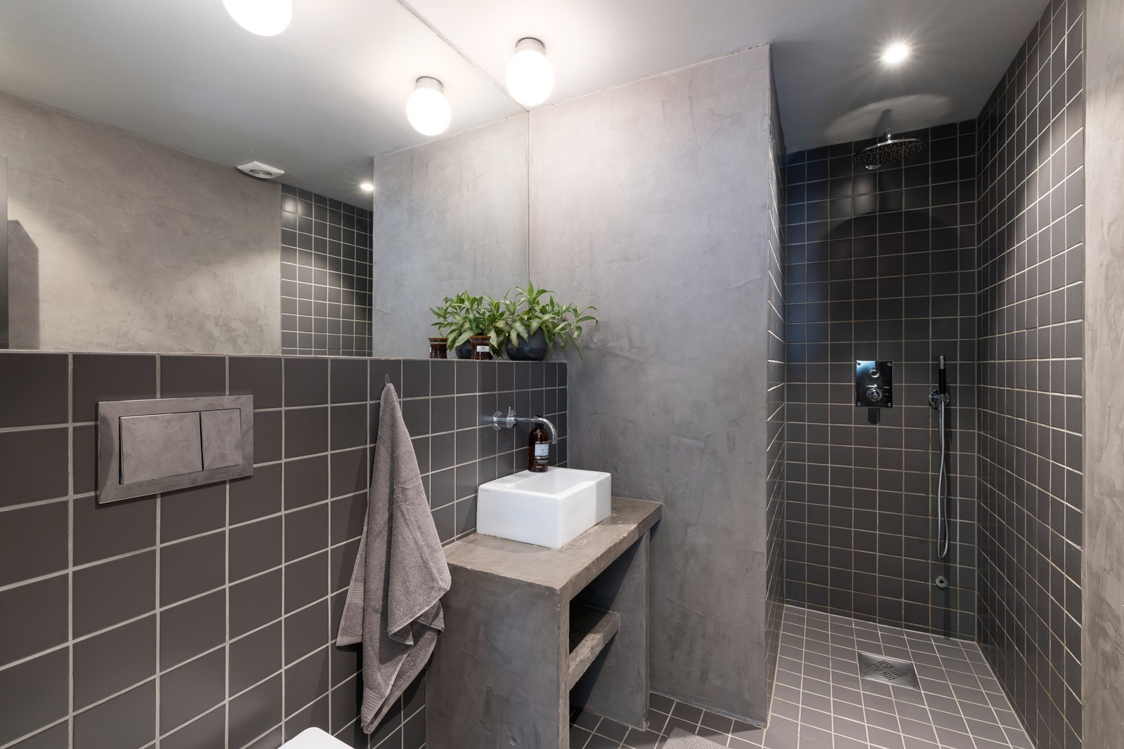 Badet renovert i 2016 med fine farger Galleribilde