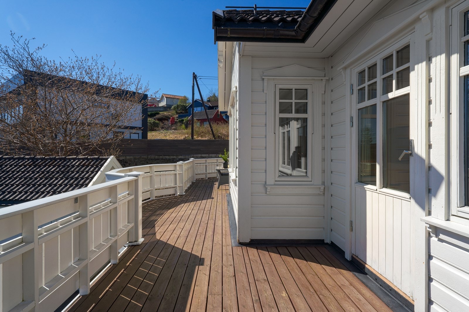 - Balkongen kan enkelt innredes med ønsket møblement og deles opp i soner - Galleribilde
