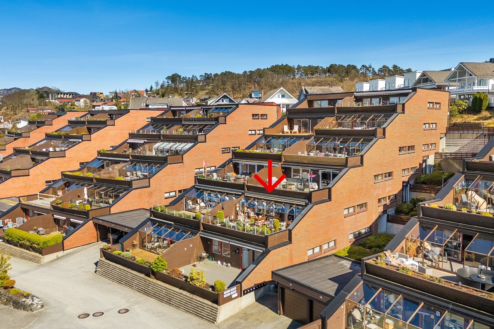 Leiligheten har en meget fin plassering i 2.etasje hvor halve terrassen er innglasset Galleribilde