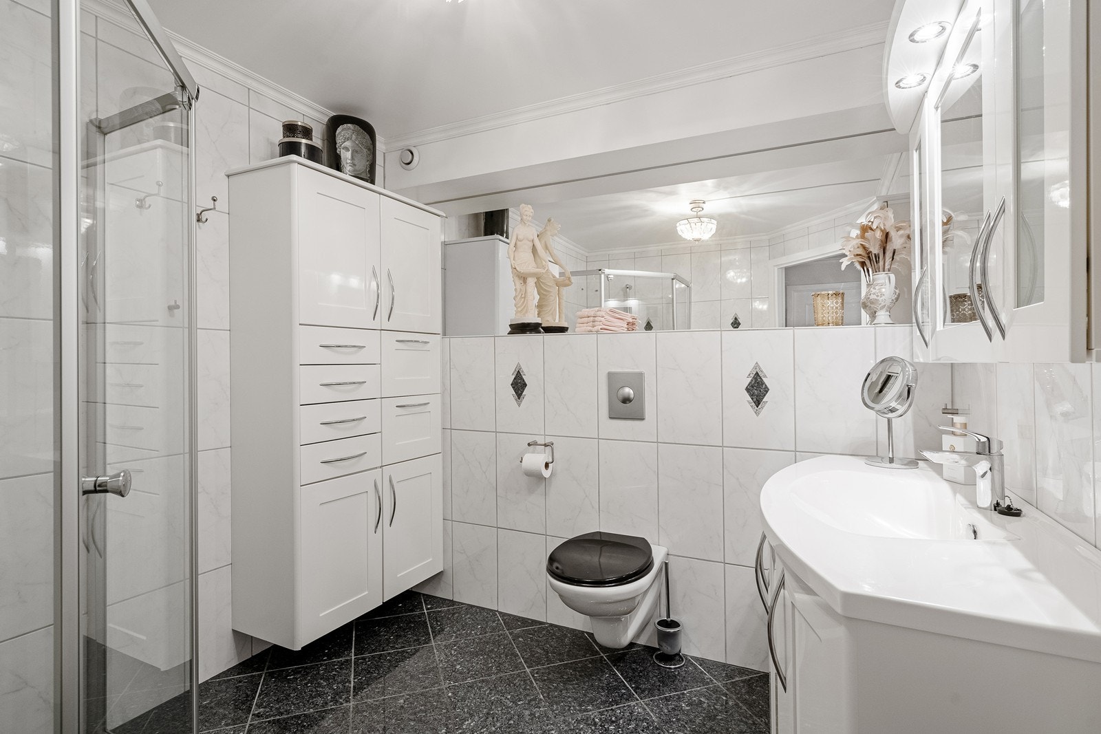 Helfliset bad med varme i gulv Galleribilde