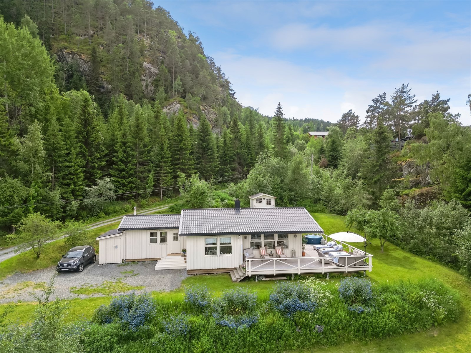 Meget pen fritidsbolig med idyllisk beliggenhet på Løvtangen. Galleribilde