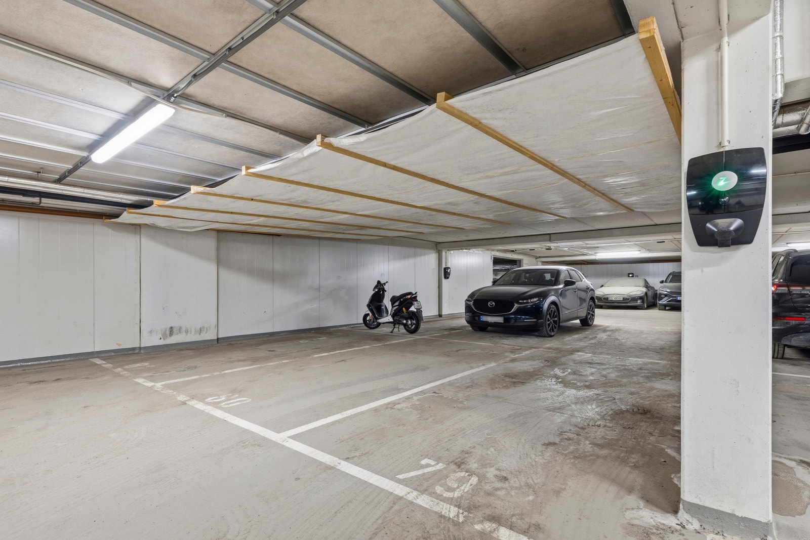 Det medfølger garasjeplass i felles lukket anlegg med el-bil lader. Galleribilde