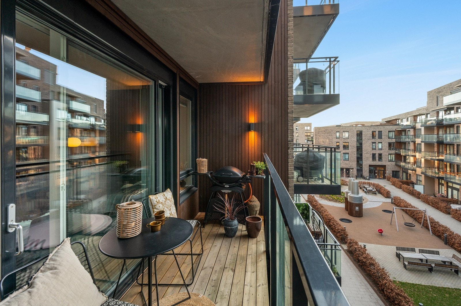 Den nordvestvendte balkongen på ca. 6 m² har god plass til en sittegruppe. Galleribilde
