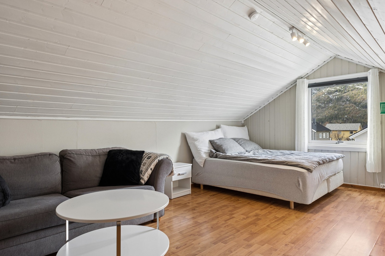 Hybel på loft Galleribilde
