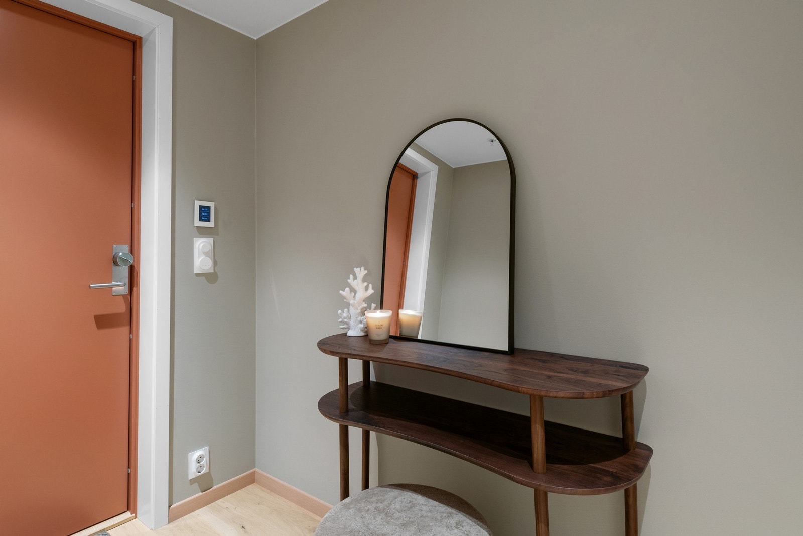 I entréen er det plass til garderobeløsning. Galleribilde