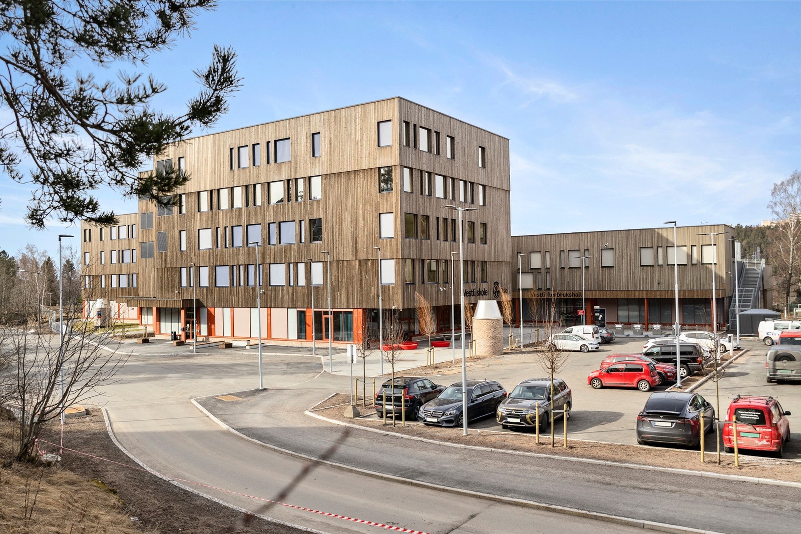Vestli skole ligger i gangavstand fra boligen. Galleribilde