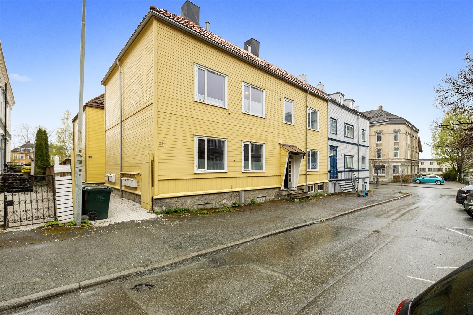 Leiligheten ligger i et attraktivt område på Møllenberg, kjent for sjarmerende bygårder, hyggelige gater og kort vei til bylivet. Galleribilde