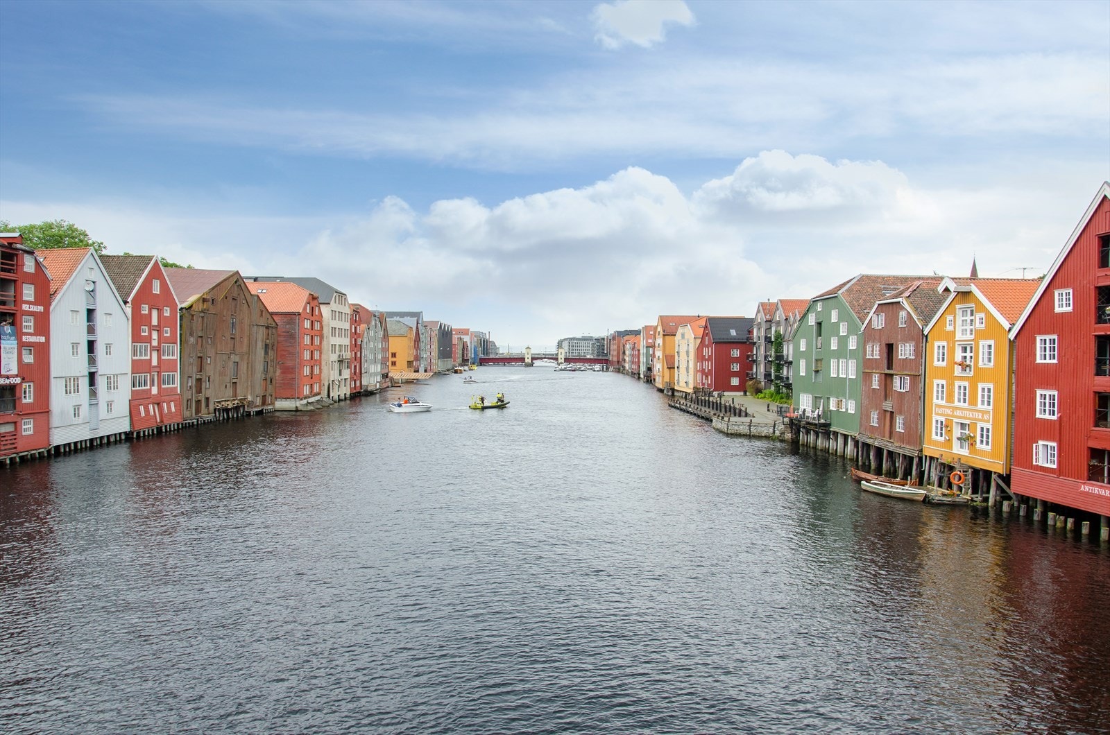 Bo rett ved Bakklandet med kort vei til kaféer, restauranter, butikker, elvepromenade og sentrumstilbud. Galleribilde