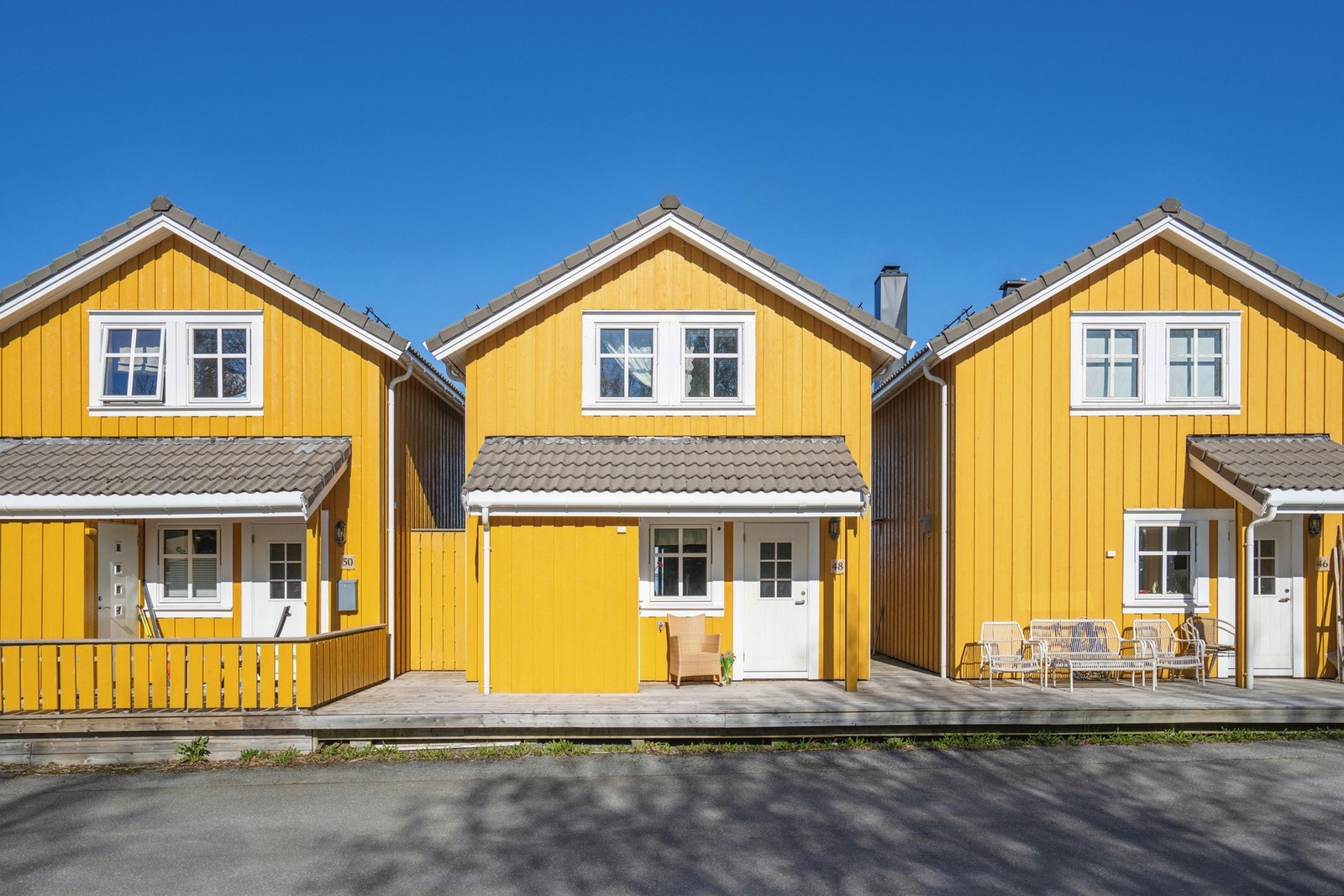Hver enhet har egen inngang med en platting ved inngangspartiet. Galleribilde
