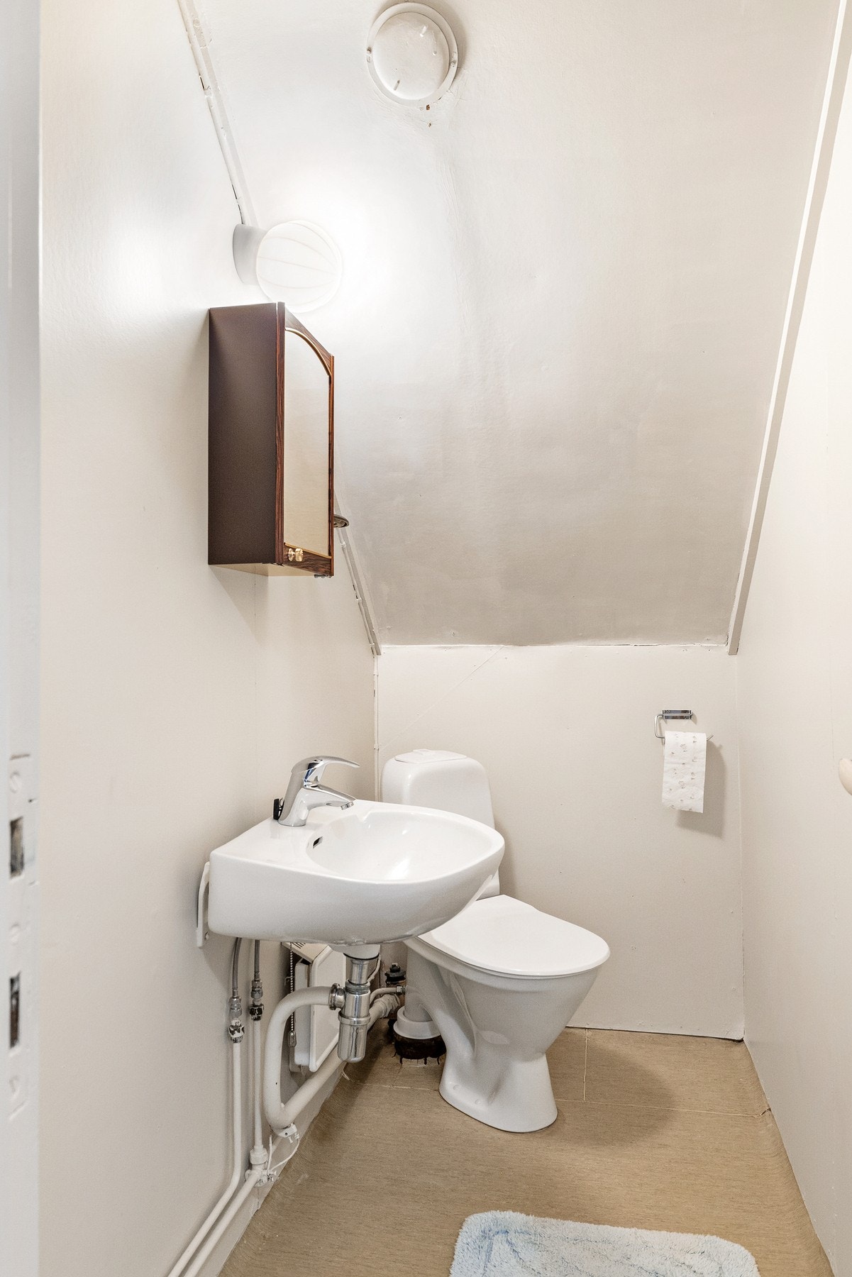 Toalettrom på loft Galleribilde