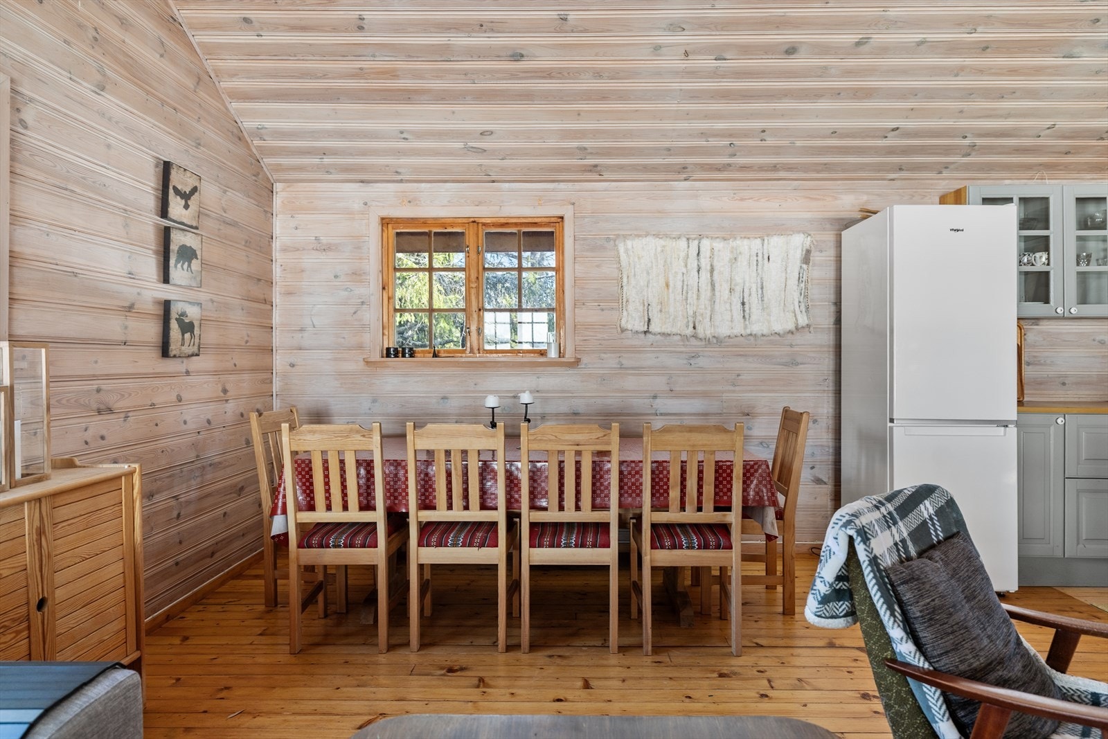 Rundt spisebordet er et fint samlingspunkt for gode middager eller spillkvelder. Galleribilde