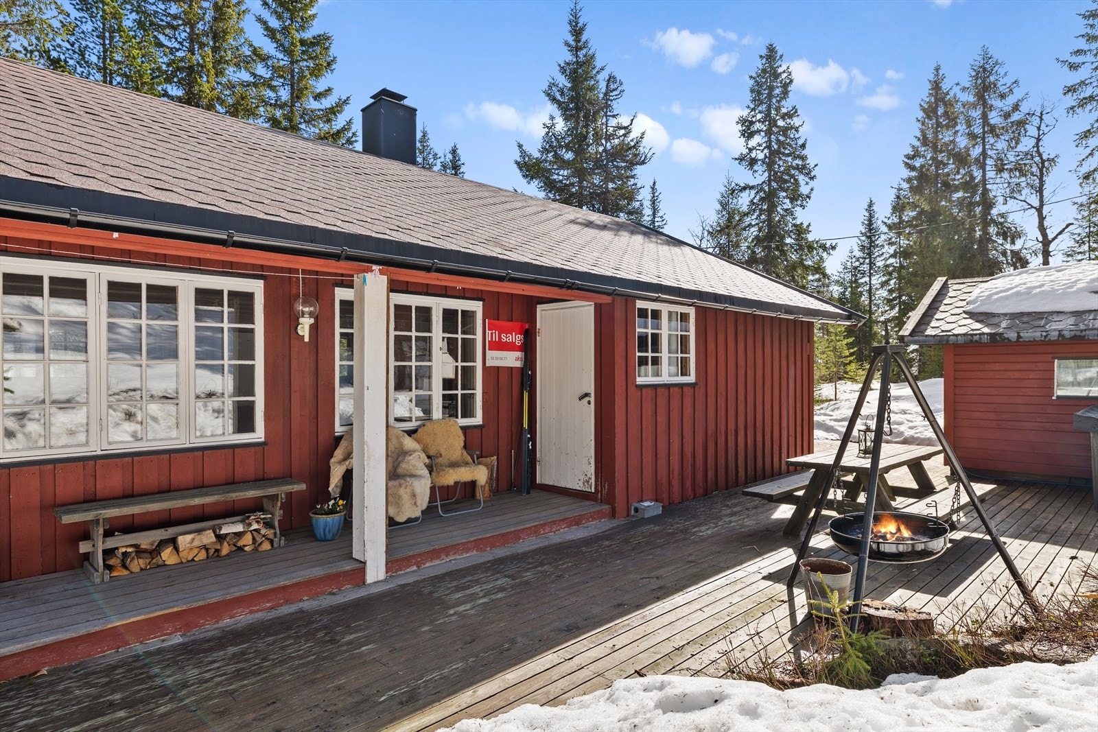 Store oppholdsarealer legger til rette for hyggelige stunder med familie og venner etter lange dager ute i frisk fjelluft. Galleribilde