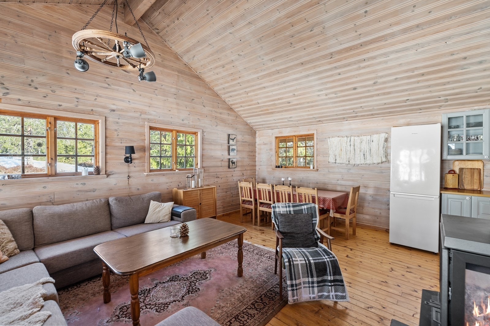 Her møter du et fint rom med gode møbleringsmuligheter. Galleribilde