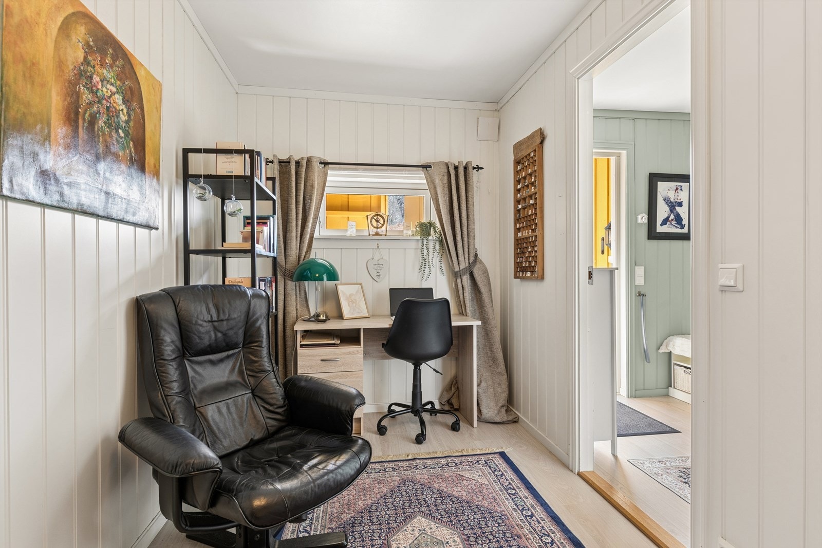 Rommet er opprinnelig entré og bod. Det er ikke søkt bruksendring. Galleribilde