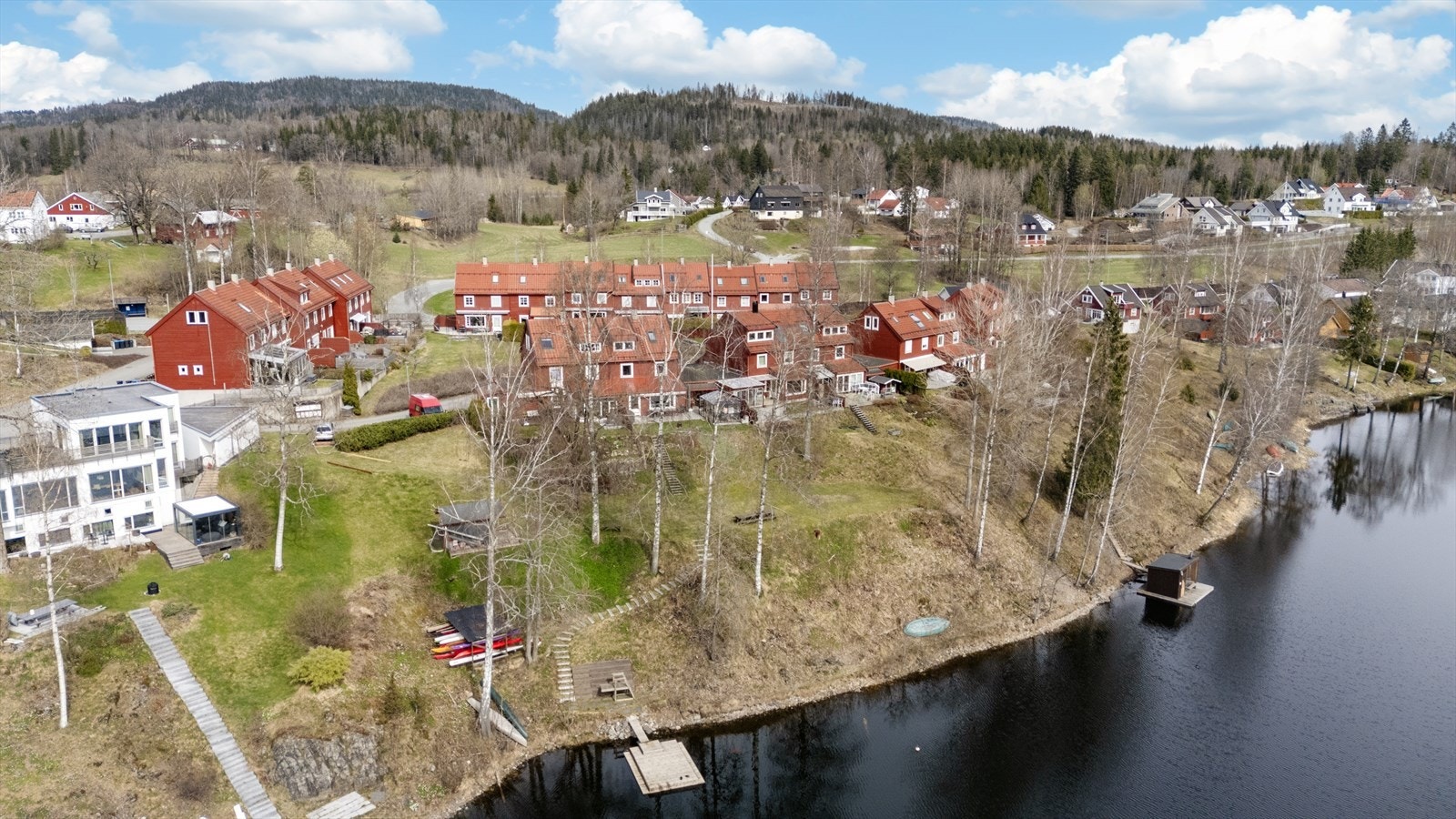 En sjelden mulighet til å bo med strandlinje og natur som nærmeste nabo. Galleribilde