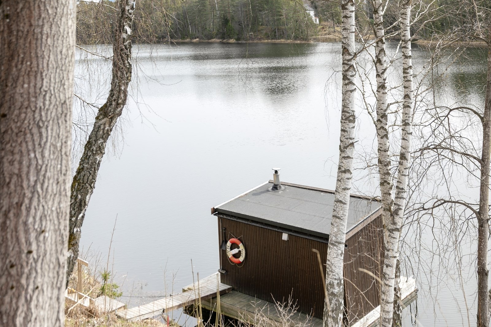 Her bor du tett på naturen, i et stille og fredelig nabolag. Galleribilde
