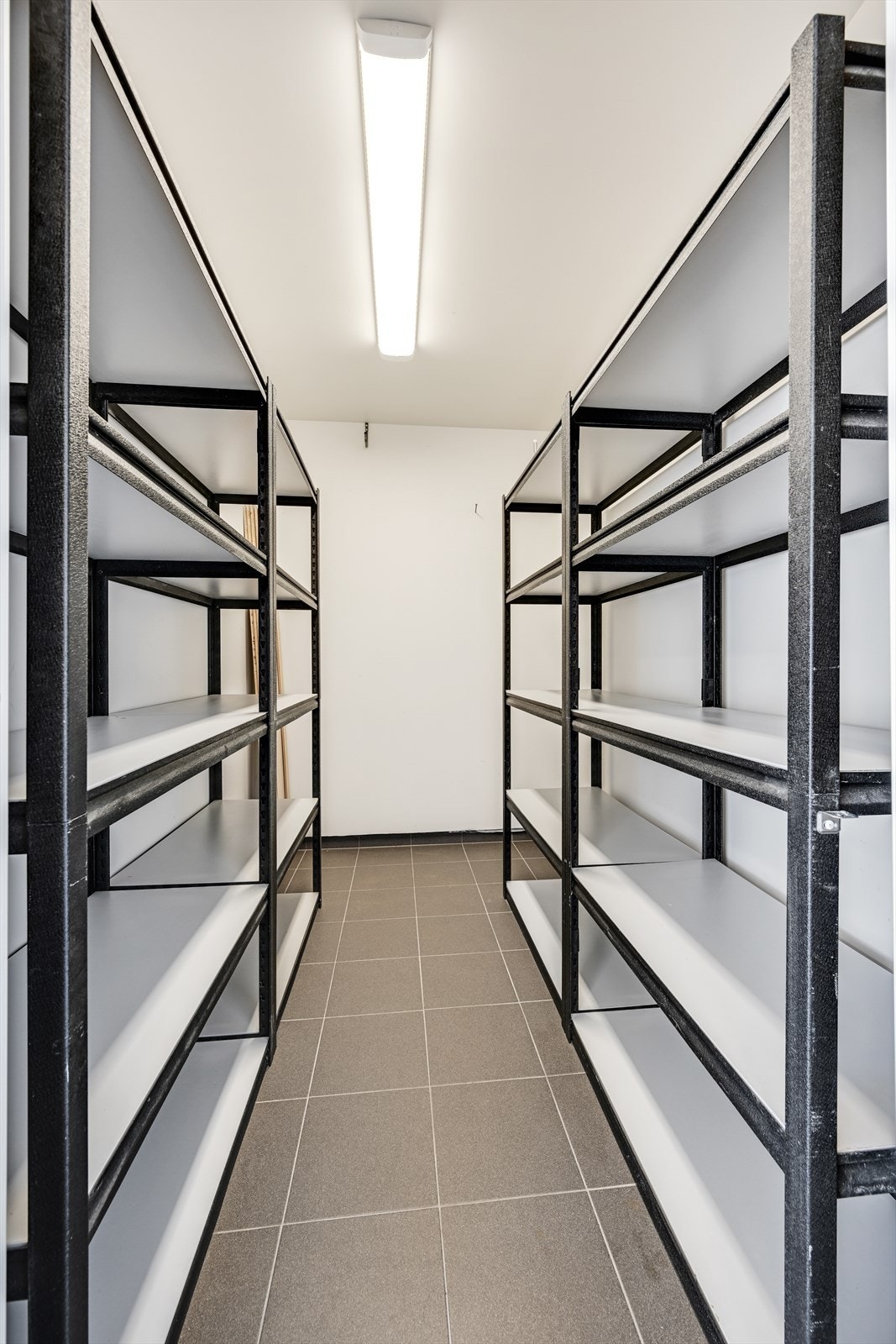 Boden gir rikelig med hylleplass for organisert oppbevaring. Galleribilde