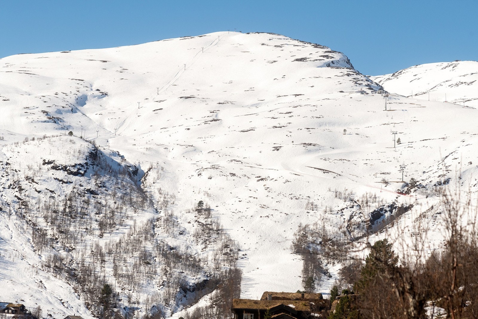Hytta har ski-in fra Strandafjellet Skisenter, som ligger kun 600 meter fra nærmeste bakke Galleribilde