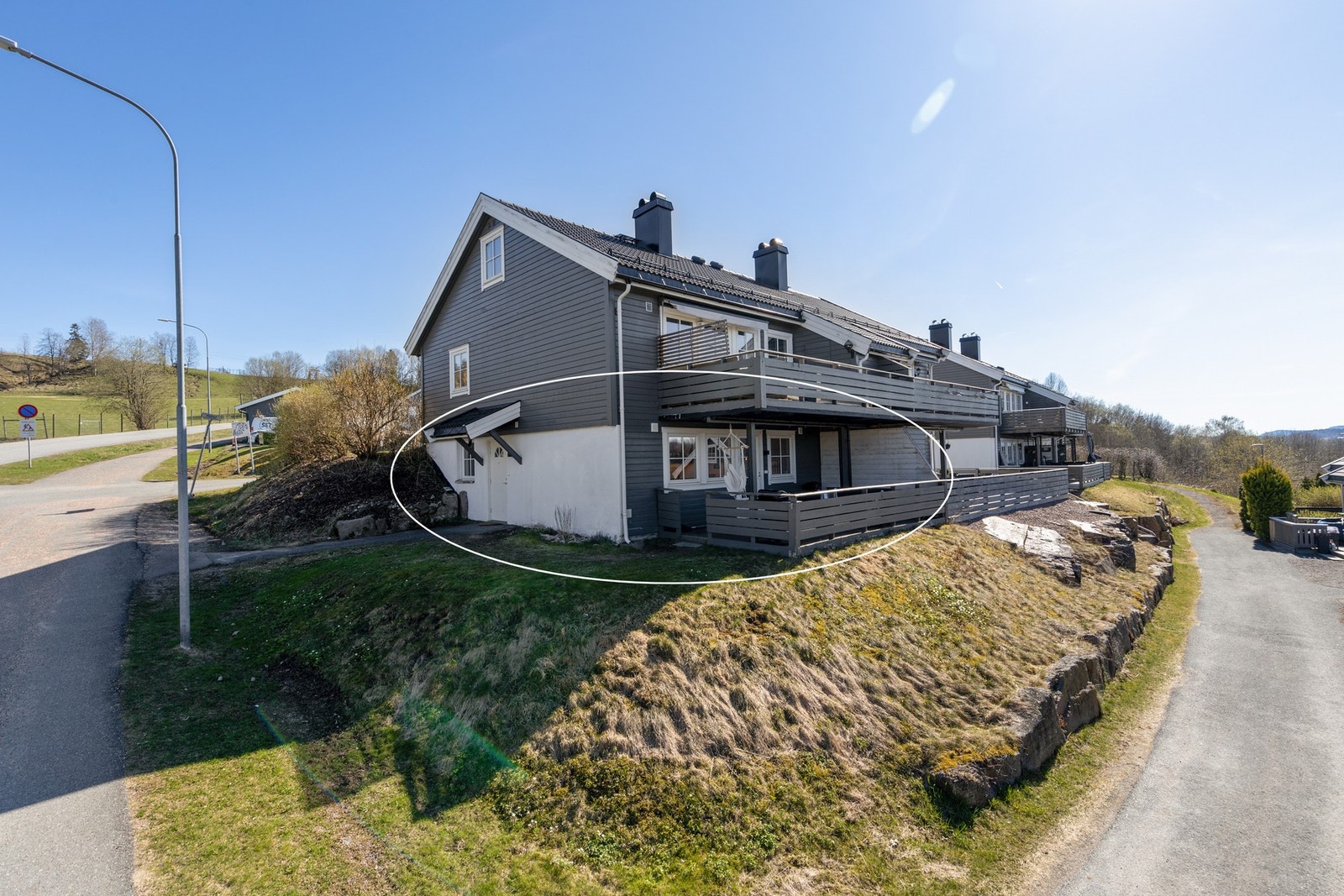 Dette er en pen 2-roms andelsleilighet med god planløsning og stor markterrasse Galleribilde