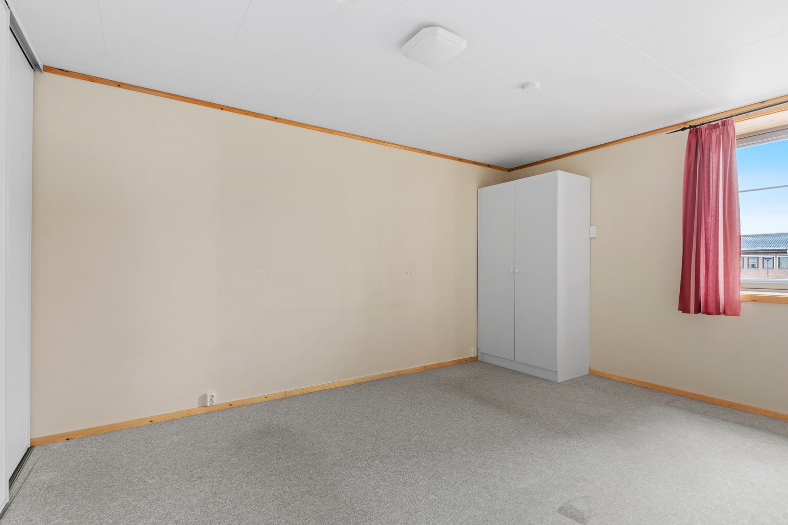 Romslig hovedsoverom. Ca 16 kvm Galleribilde