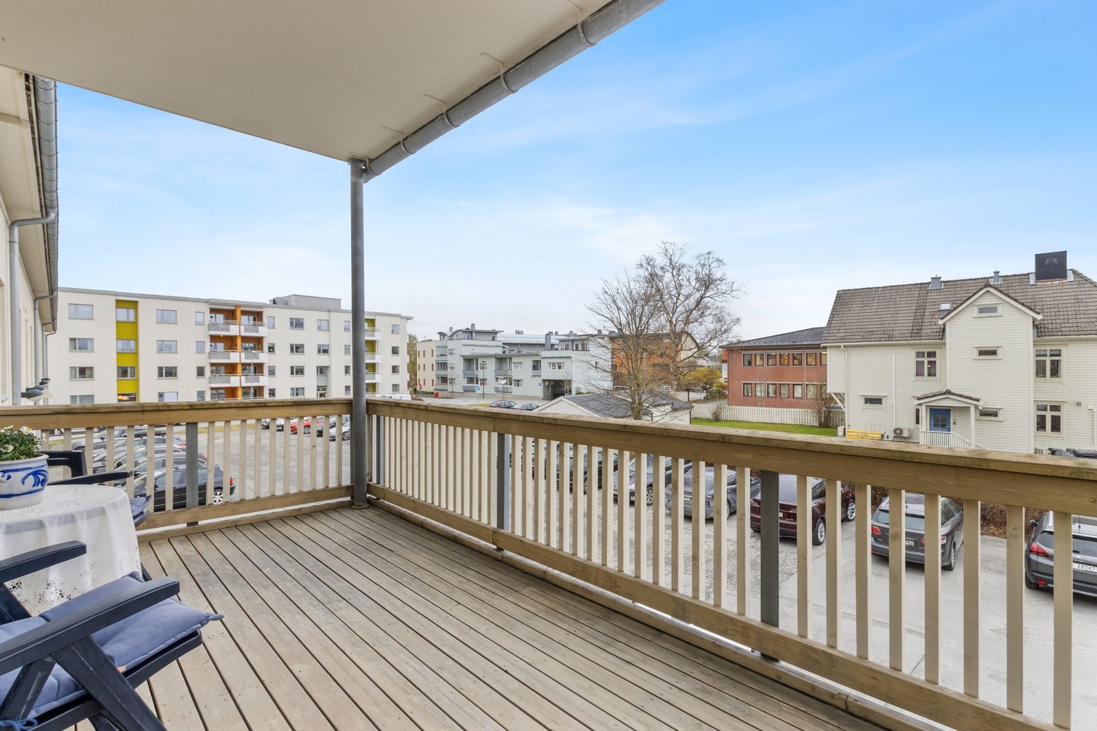 Takoverbygd veranda. Galleribilde