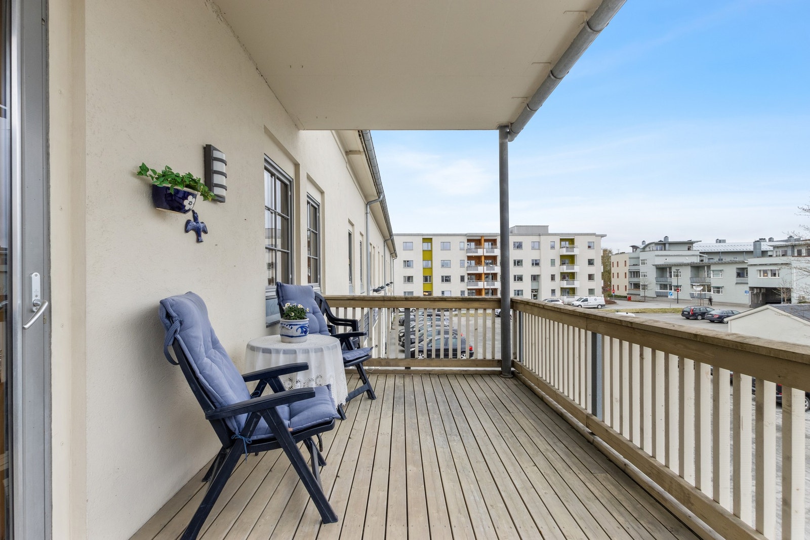 Takoverbyd veranda. Galleribilde