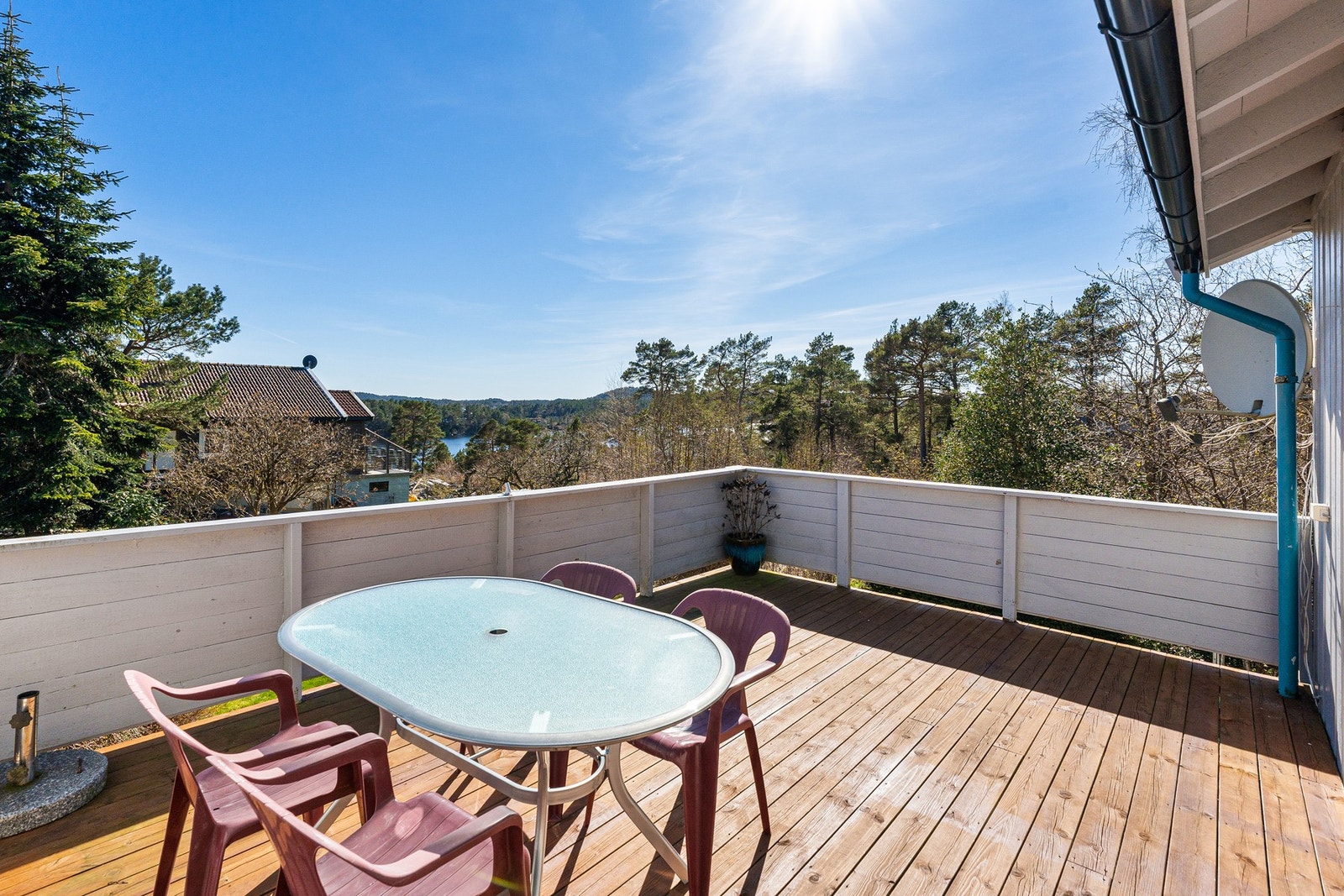 - Direkte utgang fra stue til terrasse | Flotte solforhold - Galleribilde