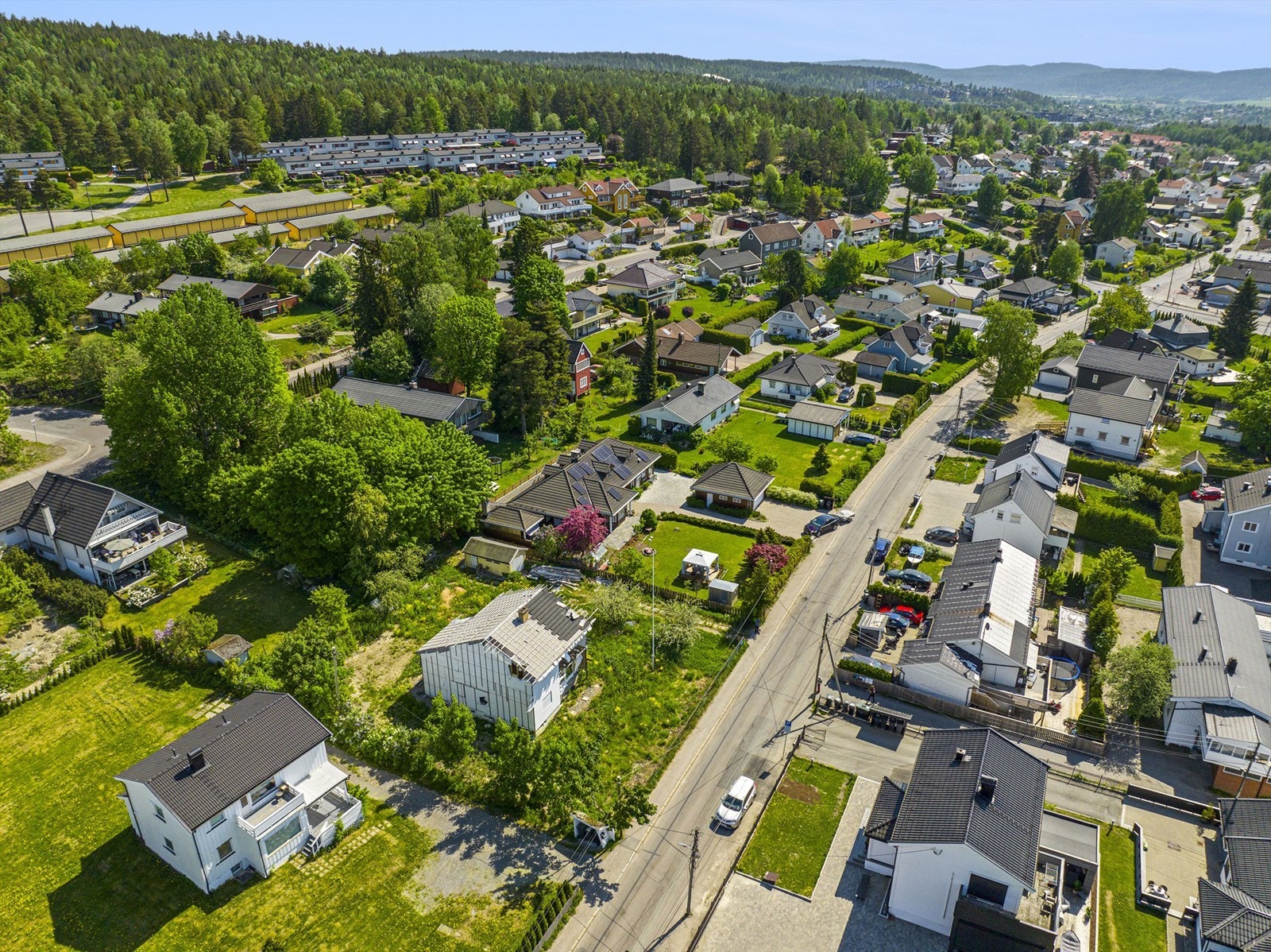Meget barnevennlig i et attraktivt og veletablert boligstrøk. Nærhet til barnehage, skole og fritidstilbud. Galleribilde