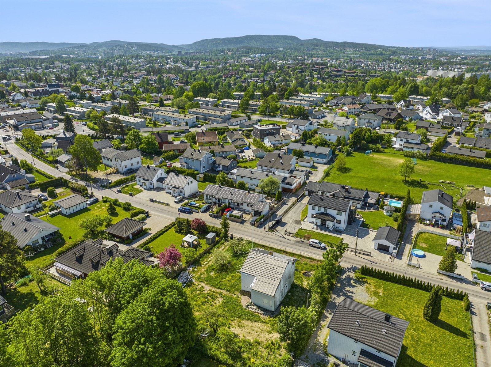 Rammetillatelser og tilhørende tegninger ligger vedlagt i salgsoppgaven, eller se saksnummer 202305869 og 202305866 hos Plan- og bygg. Galleribilde