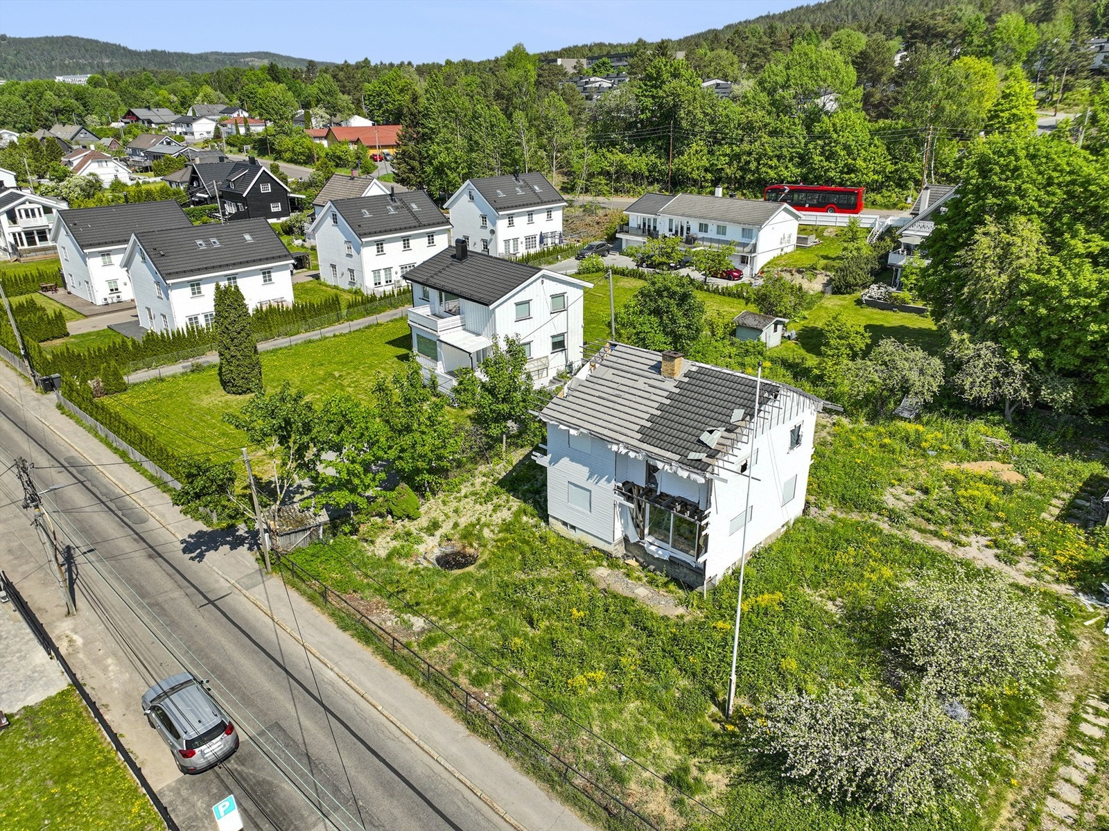 Nora Larsen Rørvik v/ Eiendomsmegler Krogsveen har gleden av å presentere Stovnerveien 71. Rivningsobjekt på stor utviklingstomt! Obs selger er i prosess pr. 24.04.2026 å rive eksisterende bebyggelse. Galleribilde