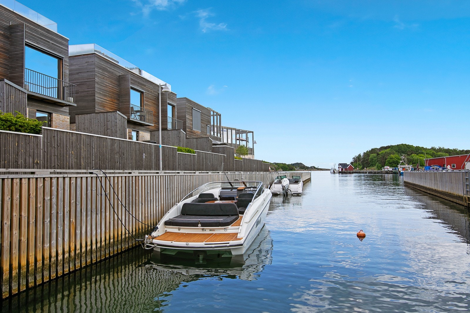 Det er få boliger som har denne luksusen - mulighet for å leie båtplass rett utenfor boligen! Galleribilde