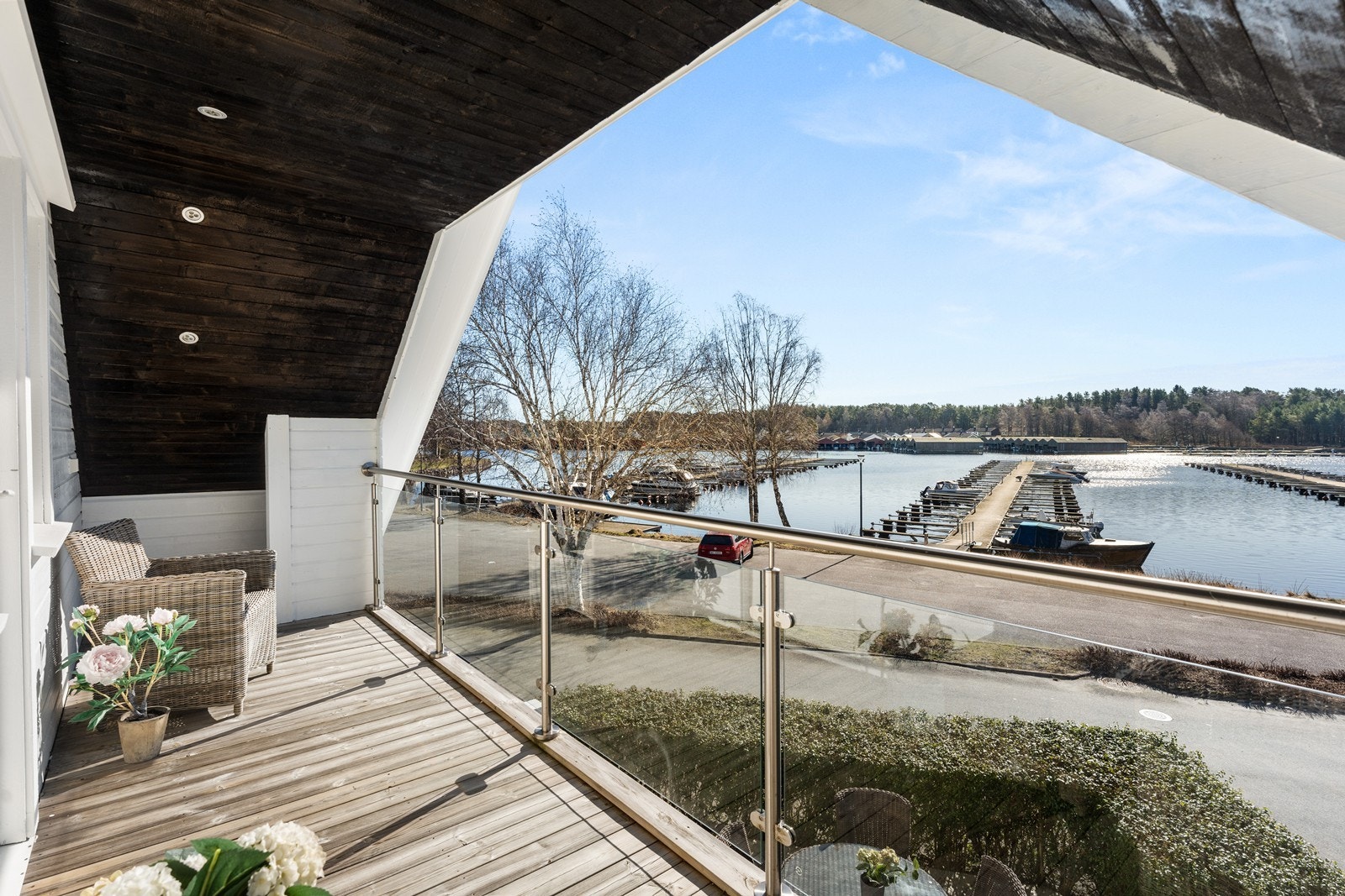 Terrasse med spotter i tak Galleribilde