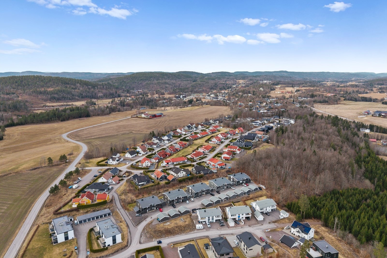 Boligen ligger i et rolig område med nærhet til naturen. Galleribilde