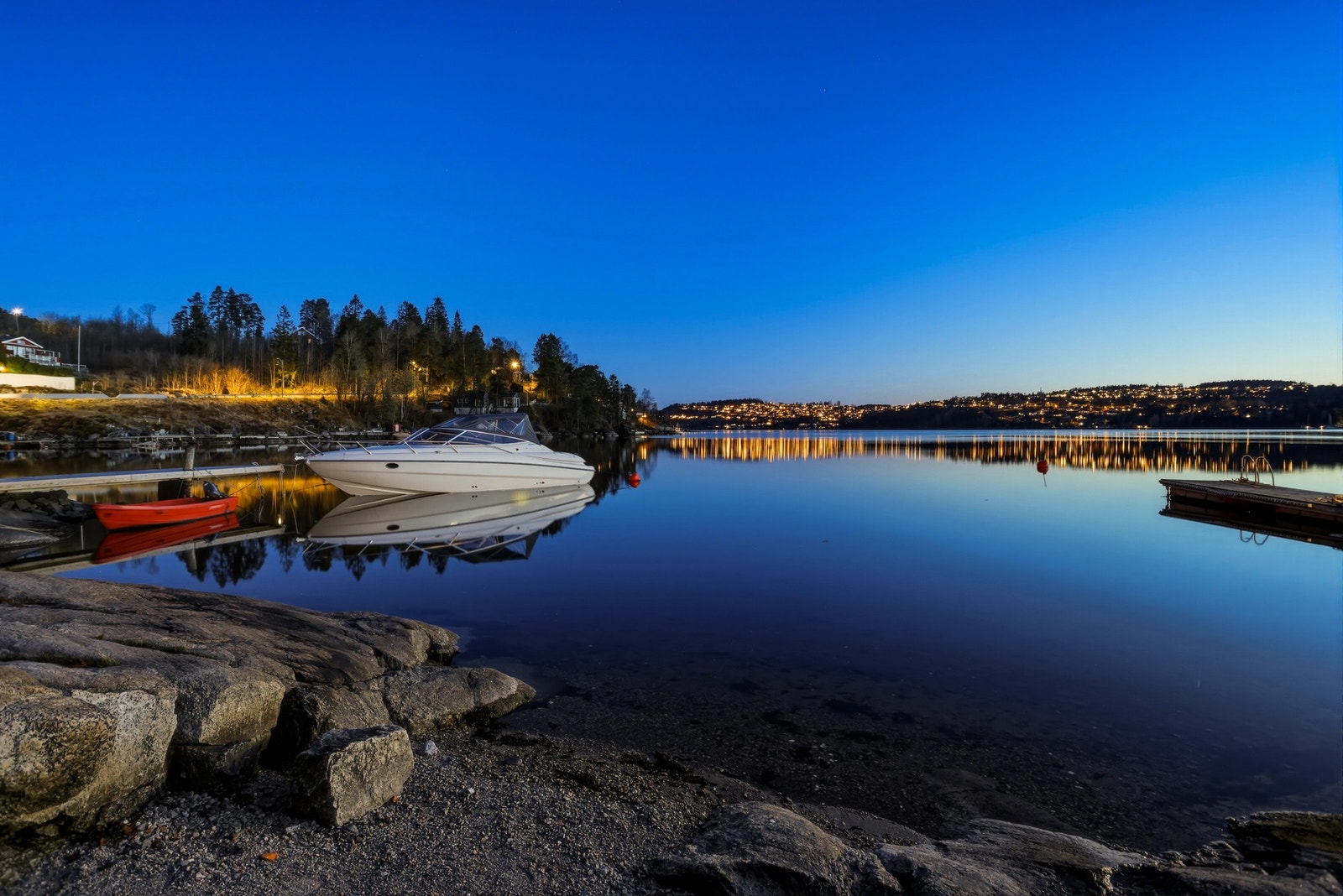 Idyllisk strand på egen tomt, samt byens beste solforhold Galleribilde