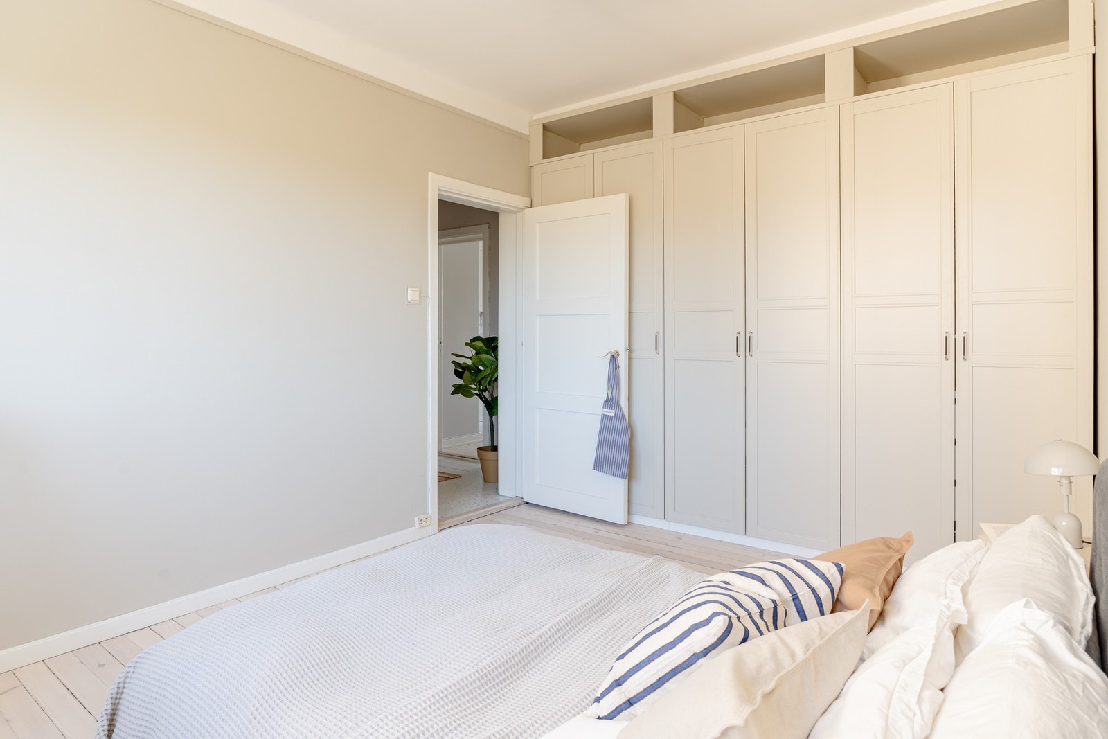 Soverommet er stort med god plass for innredning, og det har gode lysforhold. Galleribilde