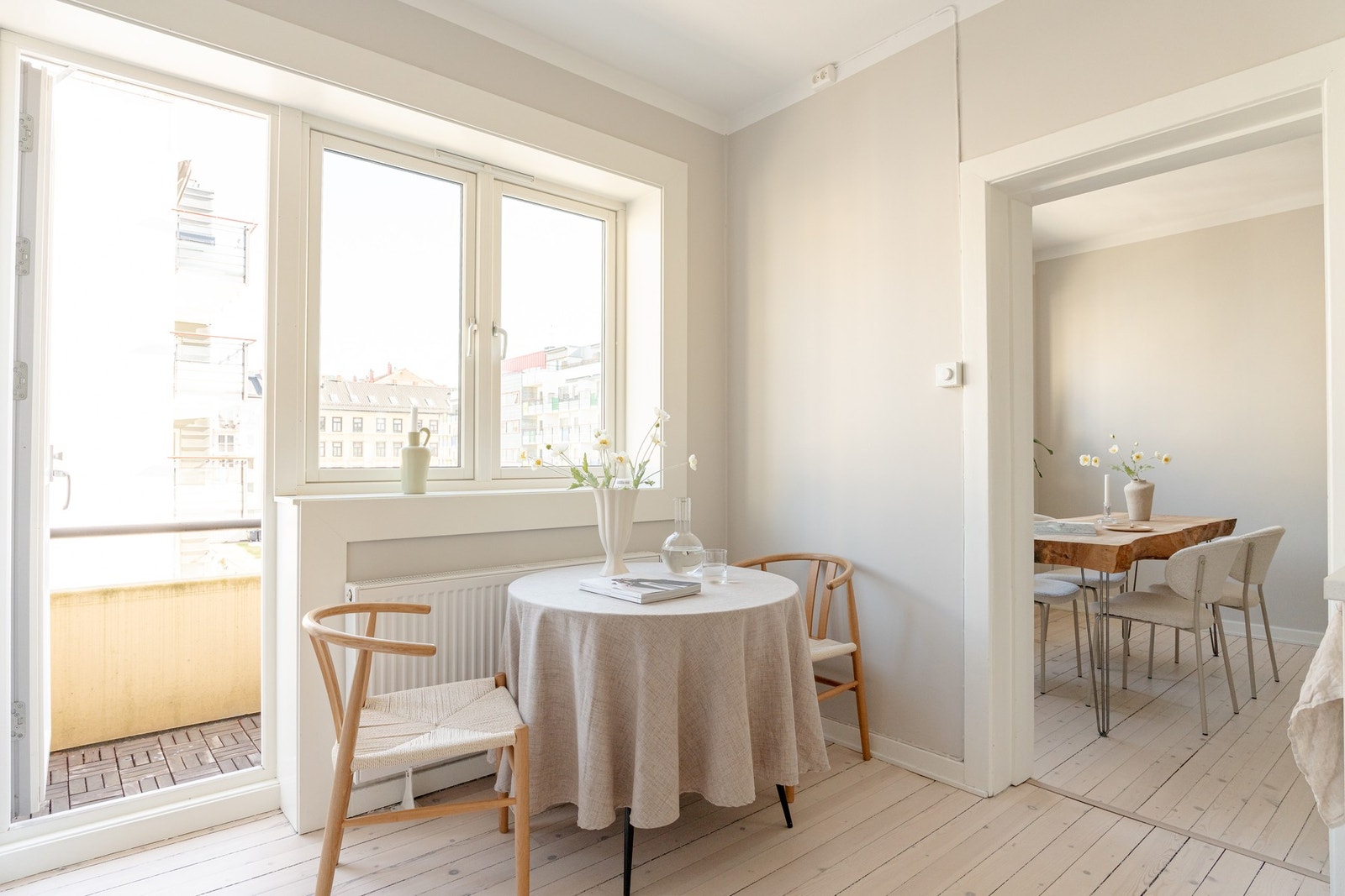 Fra kjøkkenet kan du også tre ut på balkongen. Galleribilde