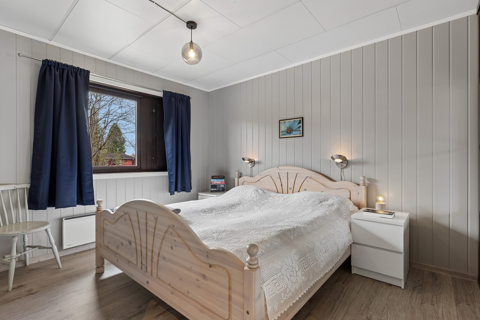 Hovedsoverommet har god plass til dobbeltseng og garderobeløsning. Galleribilde