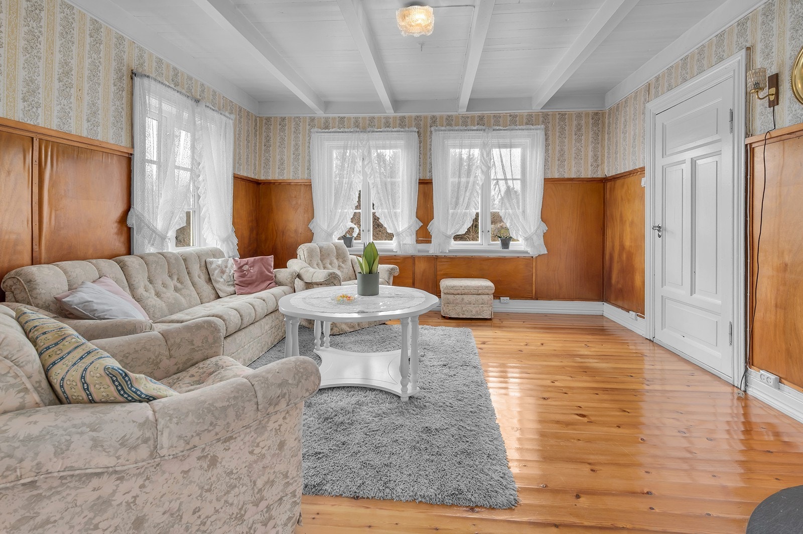 I stuen er det god plass til sofagrupper og andre møbler. Galleribilde