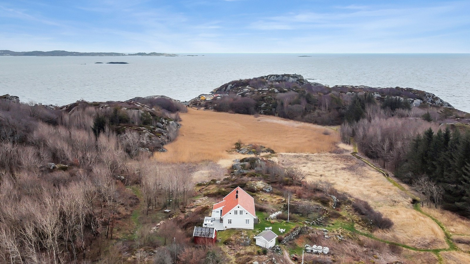 Idyllisk beliggenhet i sjønære omgivelser. Galleribilde