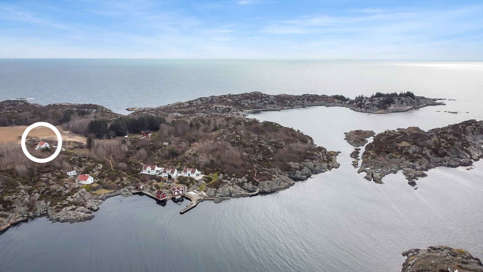 Sjelden mulighet til å sikre deg fritidseiendom i idylliske skjærgårdsomgivelser. Galleribilde