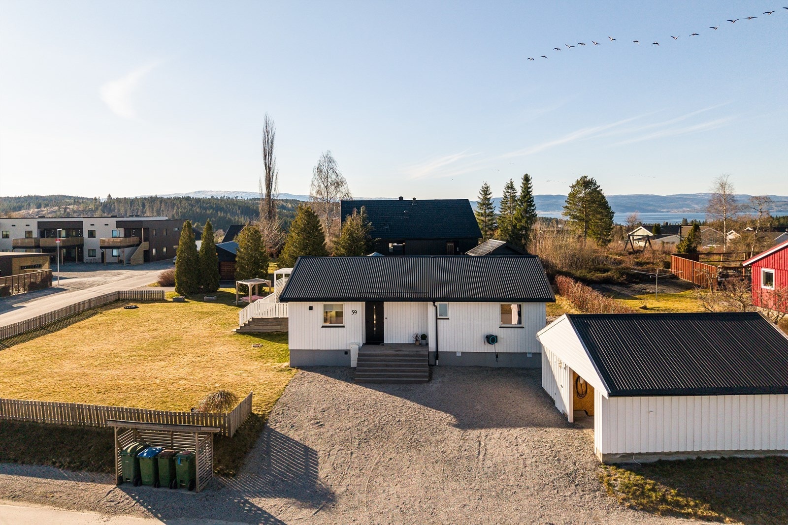 Her bor du trygt og rolig i et populært nabolag med fine turområder like utenfor døra. Galleribilde
