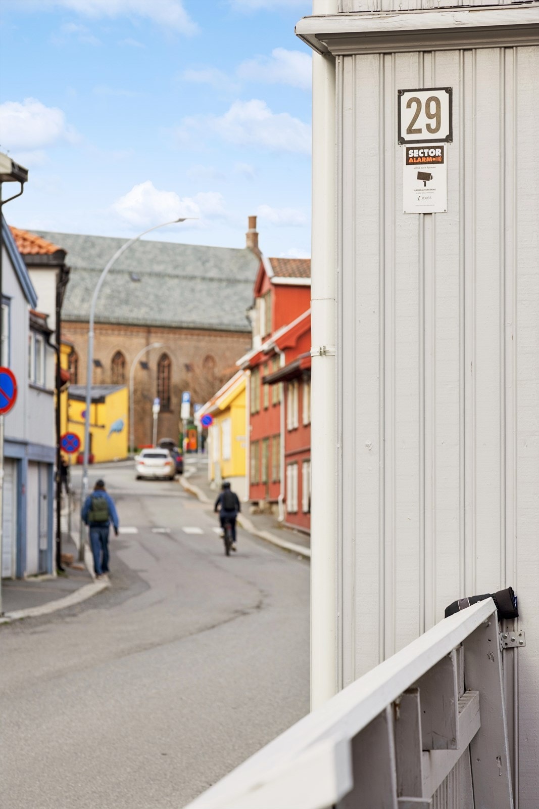 Normannsgata 29, Kampen Kirke ser vi rett opp i gata. Galleribilde
