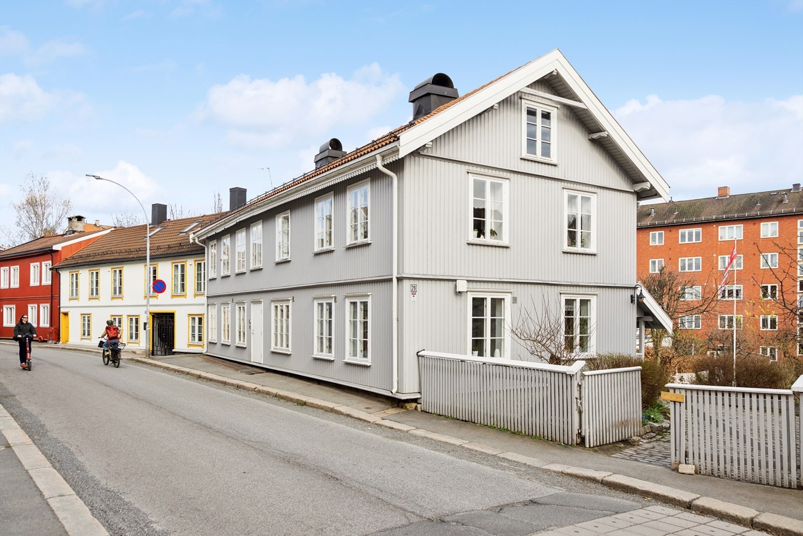 Normannsgata 29 er et flott trehus fra slutten av 1800-tallet, beliggende midt i hjertet av Kampen. Galleribilde