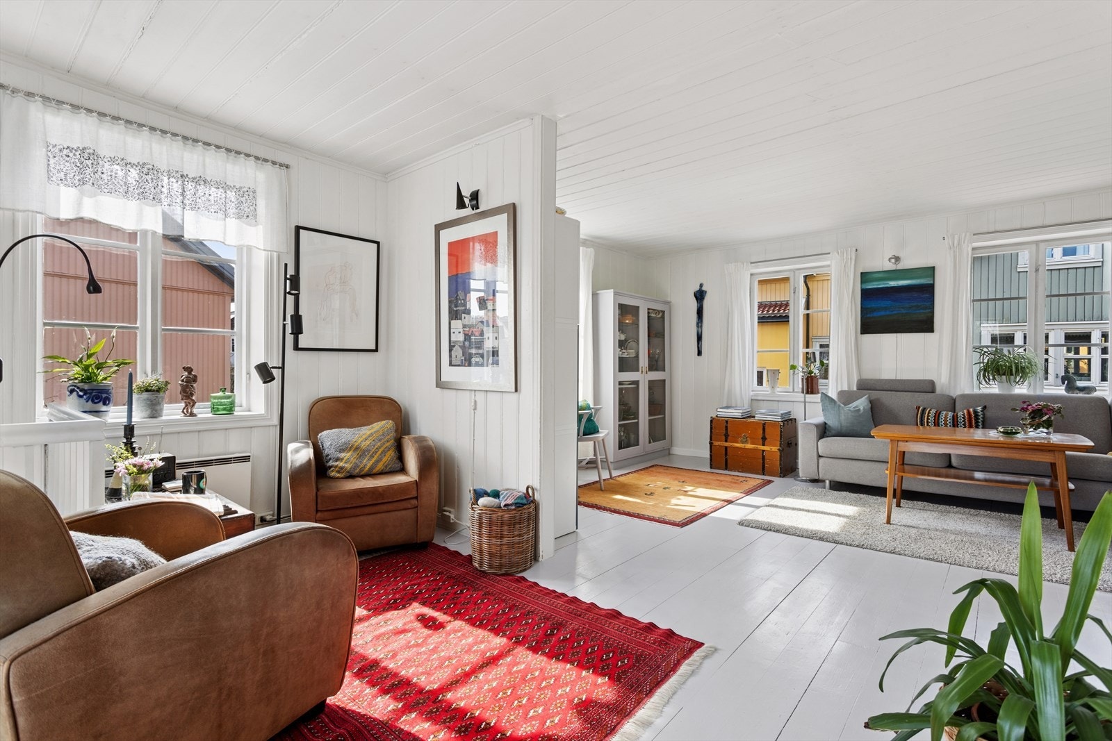 Denne delen av stuen benyttes i dag som en hyggelig lesekrok. Galleribilde