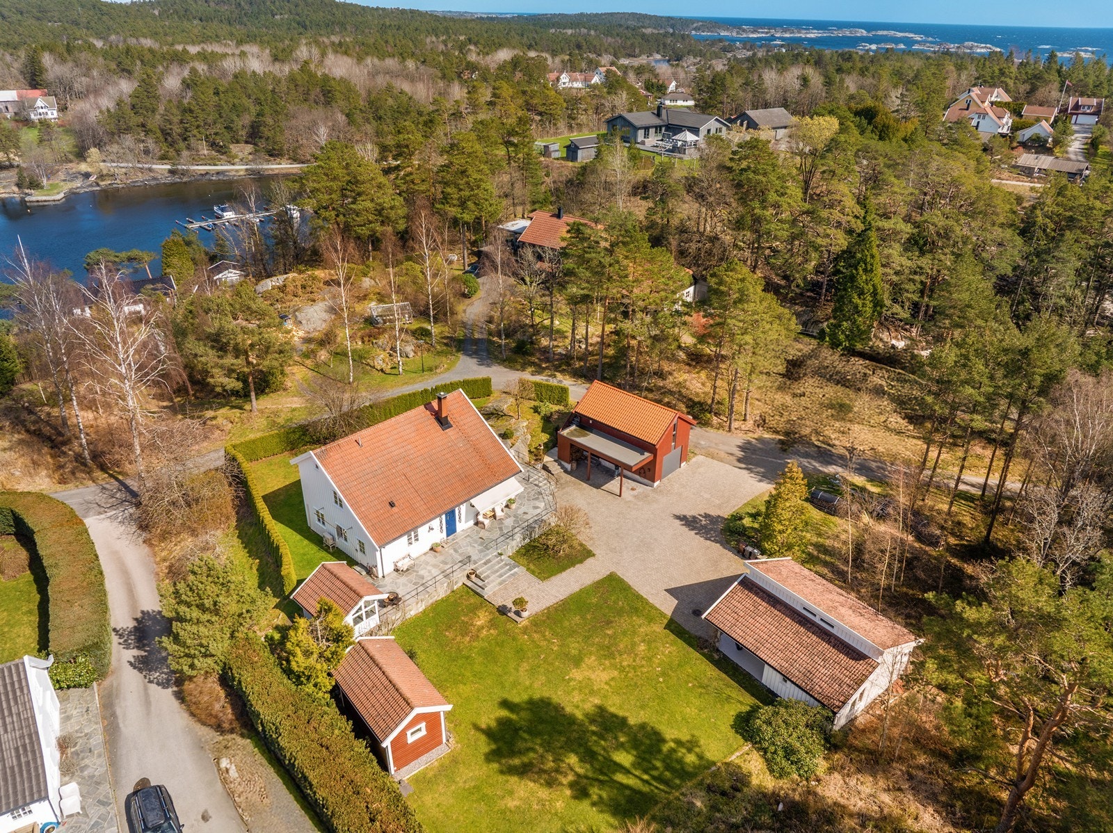 Offentlig transport er lett tilgjengelig, og området byr på flotte turmuligheter og en avslappet atmosfære i umiddelbar nærhet Galleribilde